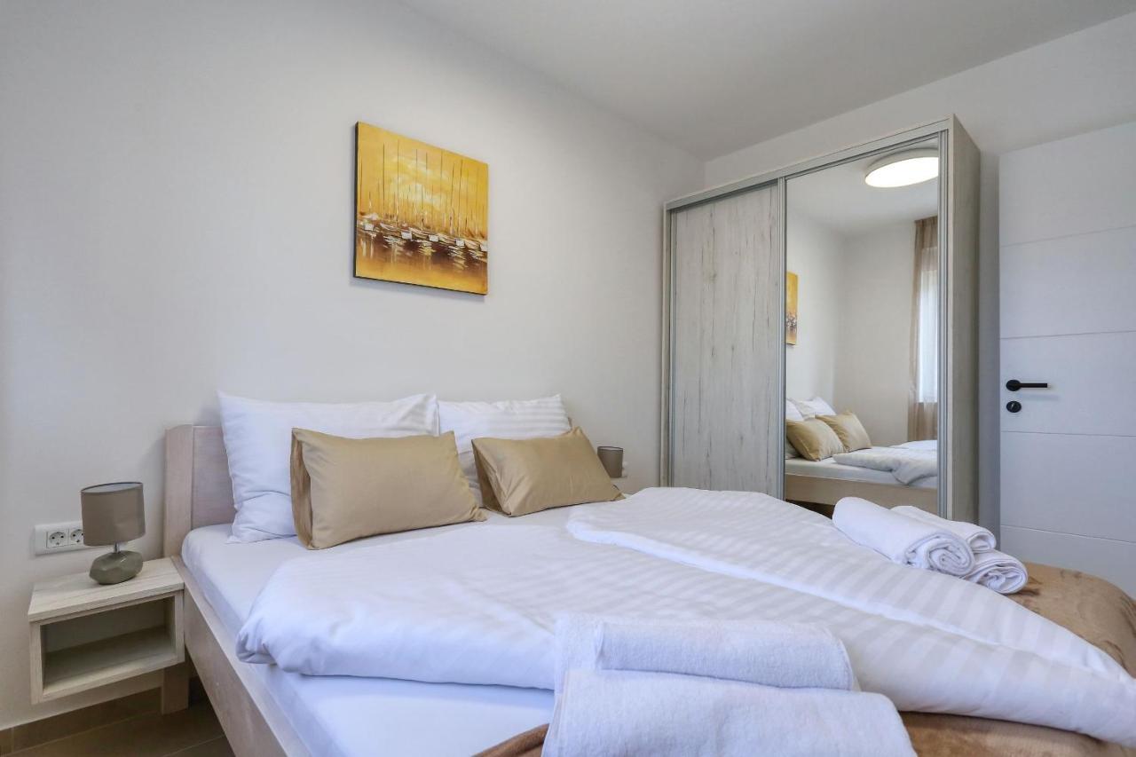 Apartments Bonaca With Jacuzzi Privlaka  Esterno foto