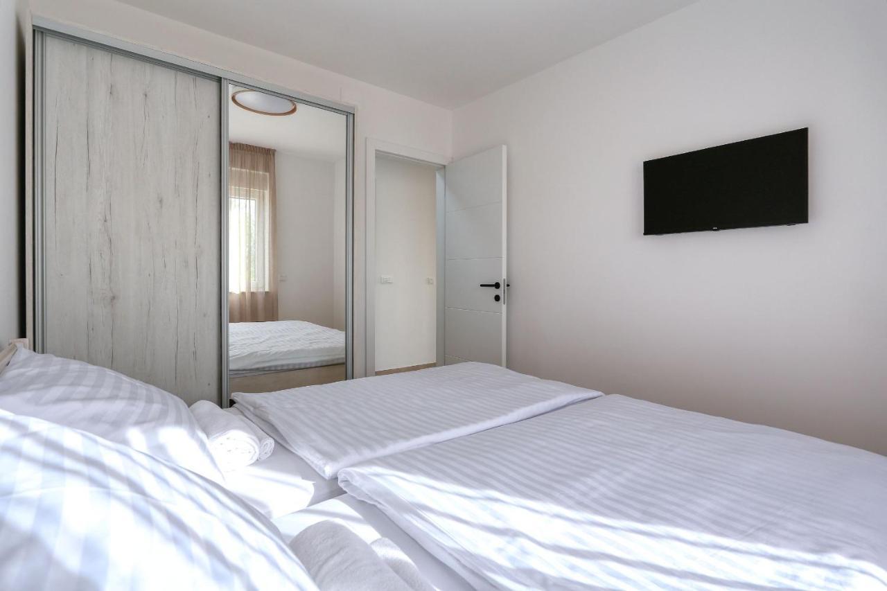 Apartments Bonaca With Jacuzzi Privlaka  Esterno foto