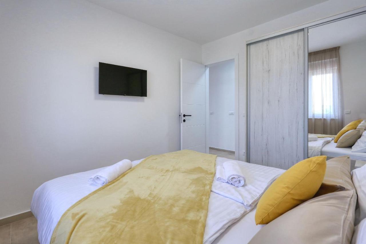 Apartments Bonaca With Jacuzzi Privlaka  Esterno foto