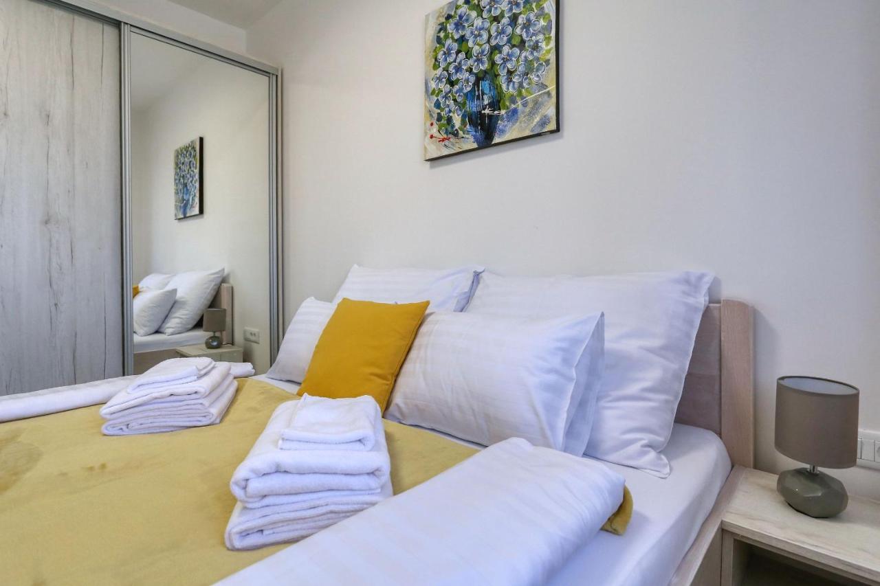 Apartments Bonaca With Jacuzzi Privlaka  Esterno foto