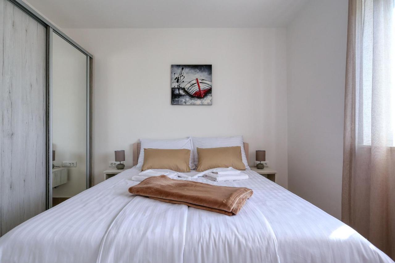 Apartments Bonaca With Jacuzzi Privlaka  Esterno foto